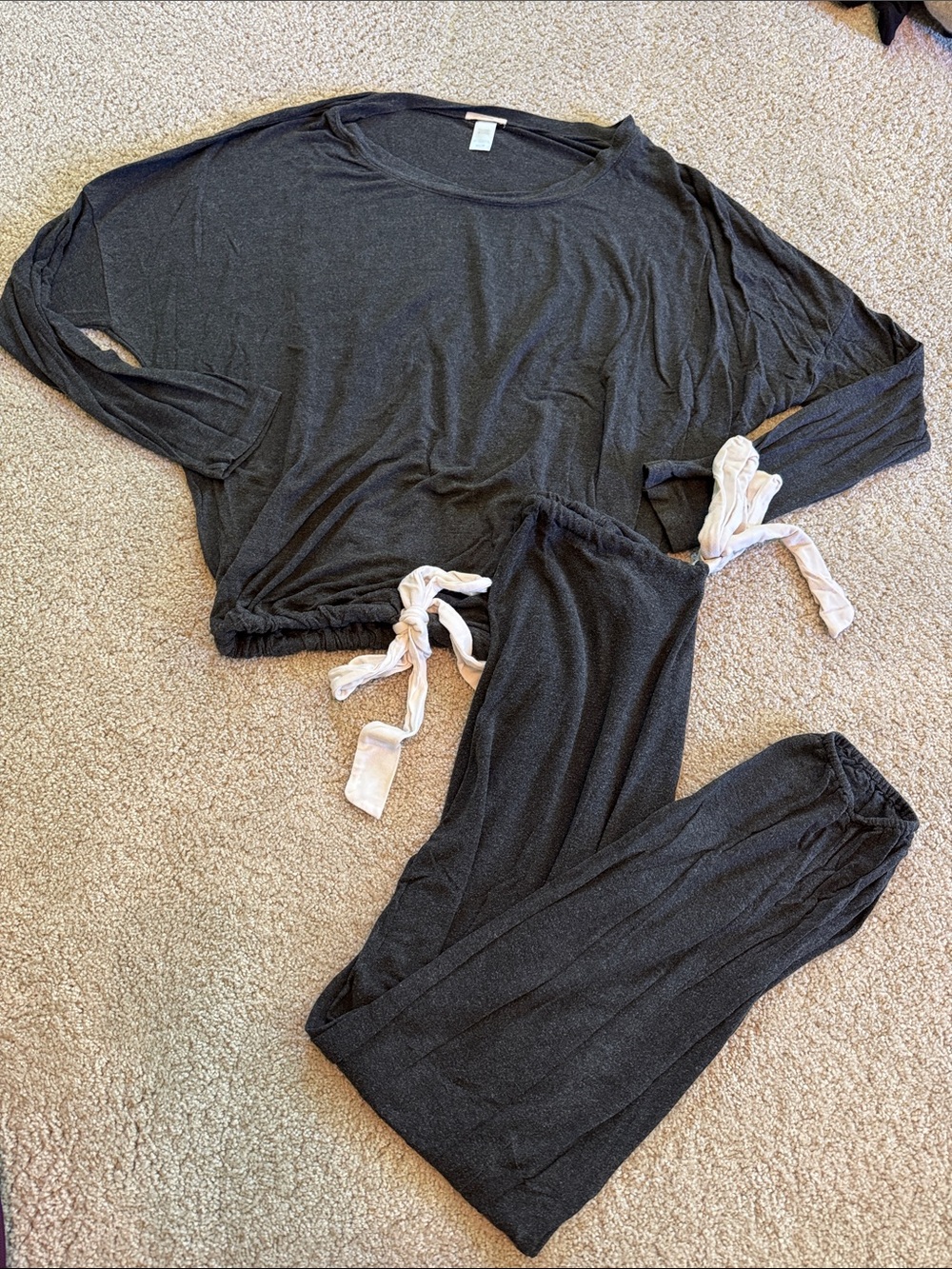 EBERJEY Grey Long Sleeve Top and Jogger Lounge Set Xs